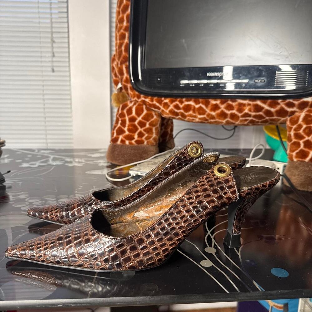Brown leather crocodile pointed toe